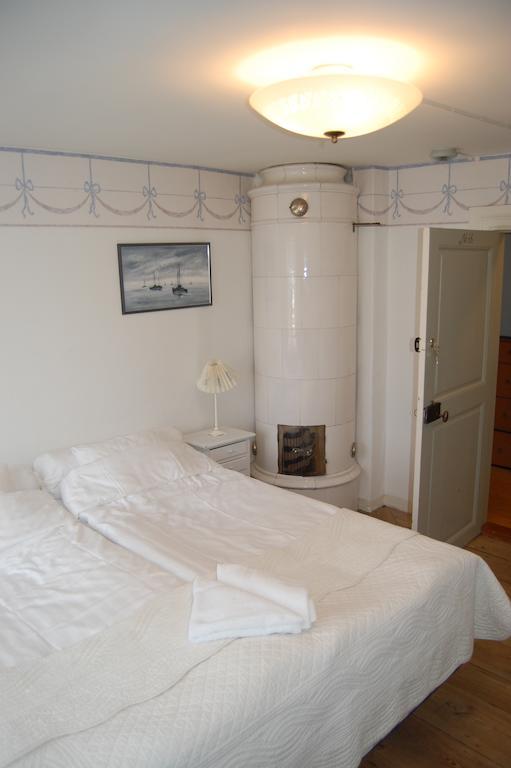 Tullgarns Vardshus Acomodação com café da manhã Vagnhärad Quarto foto